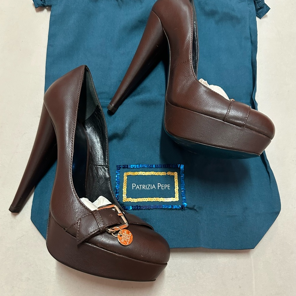 NIB Patrizia Pepe Chocolate Brown Platform Heels
Size 38 (US 8)
Made in Italy